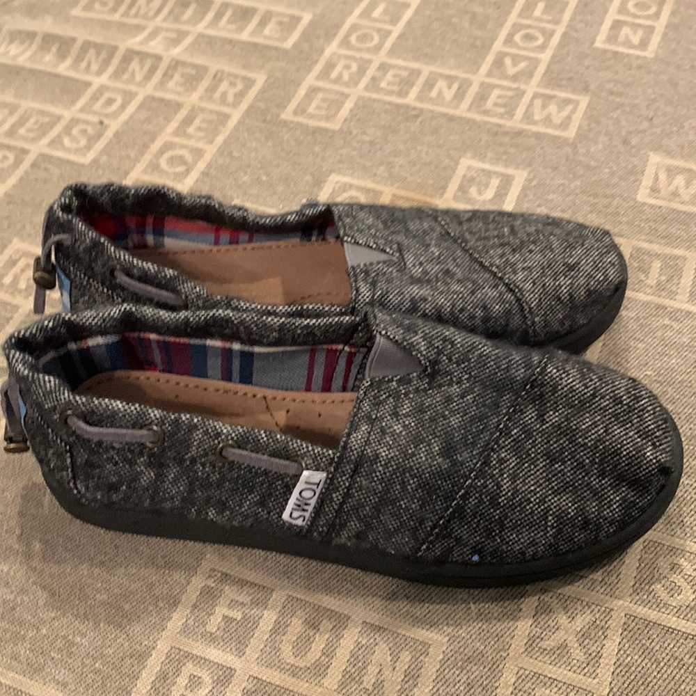 New without tags TOMS gray